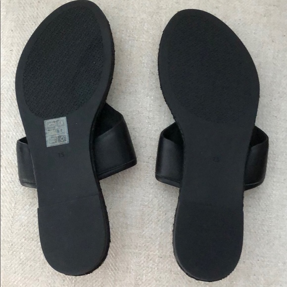 Tory Burch Black Fleming Flat Thong Leather - Picture 6 of 6